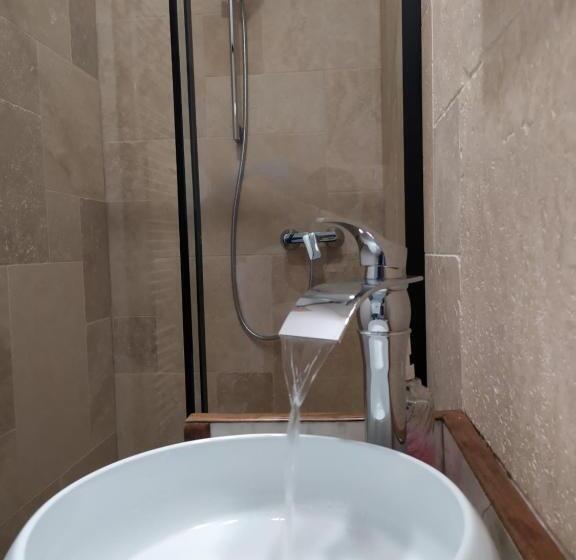 标准间, Au Pied De La Béalière