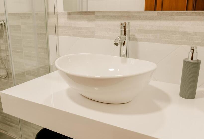 غرفة قياسية, La Terreta