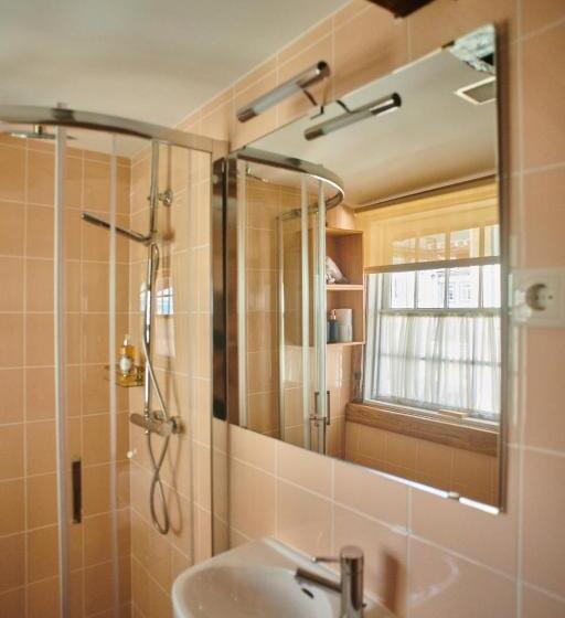 اتاق استاندارد سه نفره, Casa Da Praça Velha Guest House