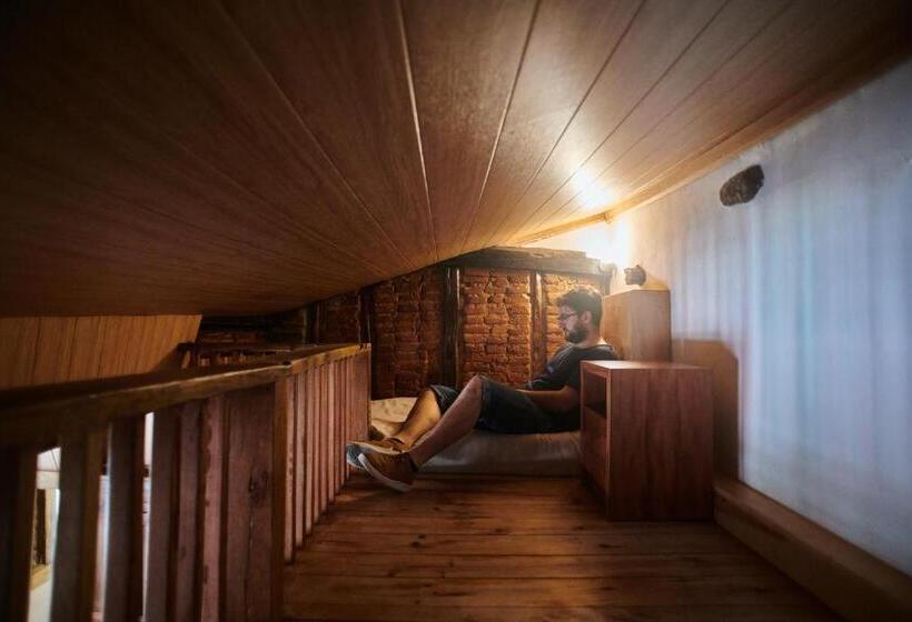 اتاق استاندارد سه نفره, Casa Da Praça Velha Guest House