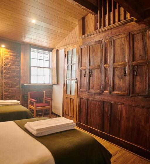 اتاق استاندارد سه نفره, Casa Da Praça Velha Guest House