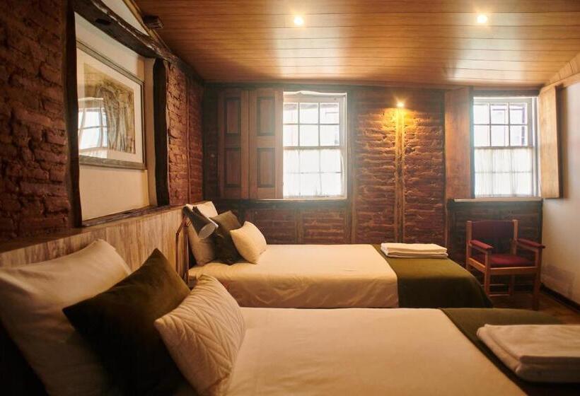 اتاق استاندارد سه نفره, Casa Da Praça Velha Guest House