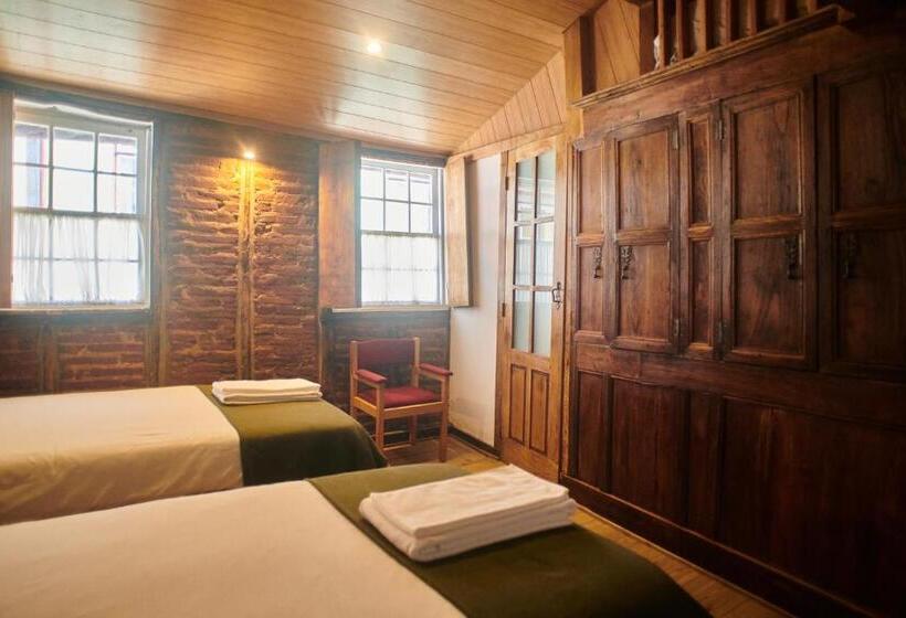 اتاق استاندارد سه نفره, Casa Da Praça Velha Guest House