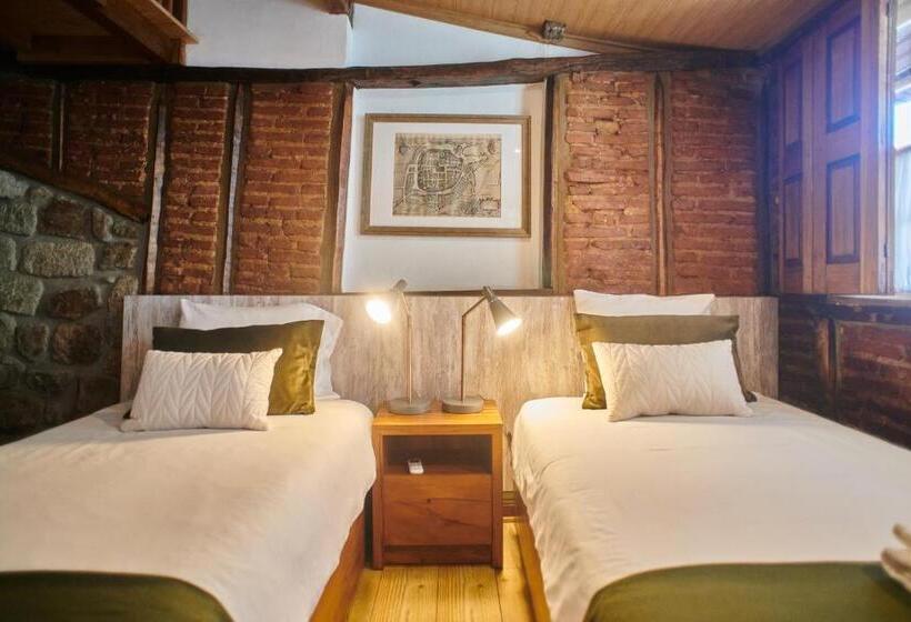 اتاق استاندارد سه نفره, Casa Da Praça Velha Guest House