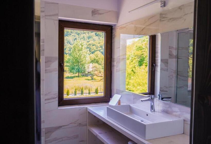 バルコニー付きスタンダードトリプルルーム, Montana 219