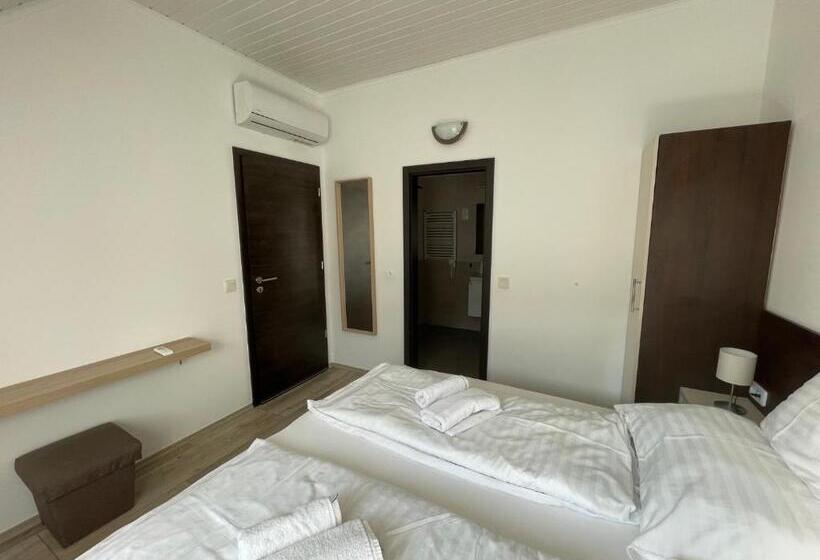 标准间, Várlak Vendégház