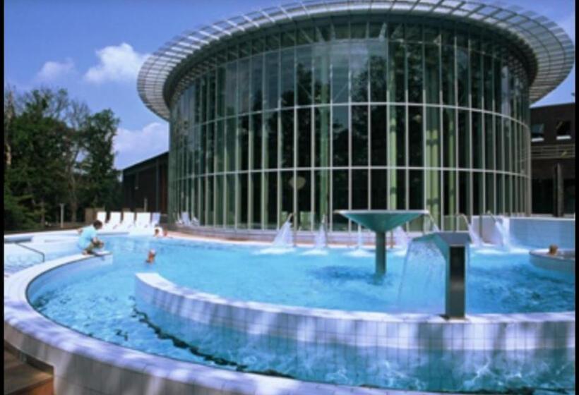 דירת חדר, Room In Spa