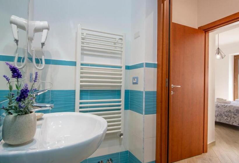 חדר סטנדרט לשלושה, Hedèrarooms