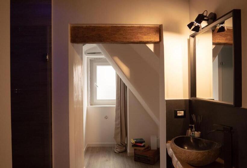 اتاق استاندارد, Start Guesthouse