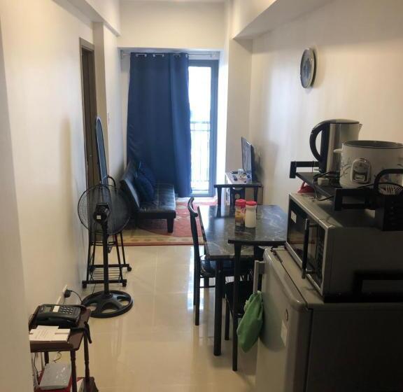 اتاق استاندارد, Staycation