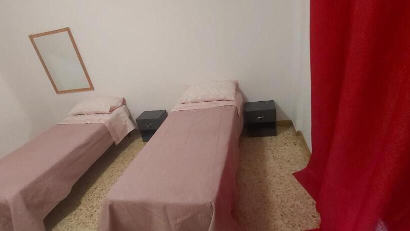 スタンダードルーム, Jr Escanio