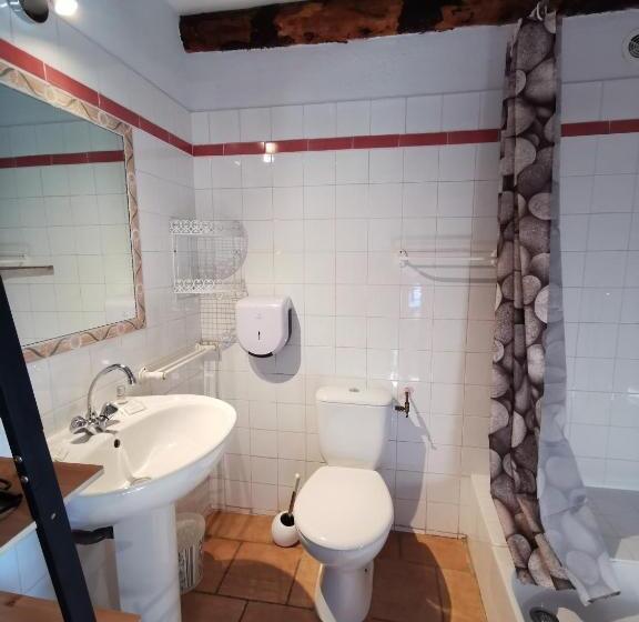 Четырехместный Номер Стандарт, Le Moulin Du Temps Chambres Et Lounge Bar Au Bord De La Rivière