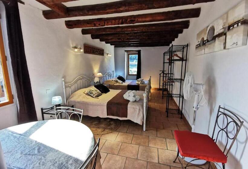 Четырехместный Номер Стандарт, Le Moulin Du Temps Chambres Et Lounge Bar Au Bord De La Rivière