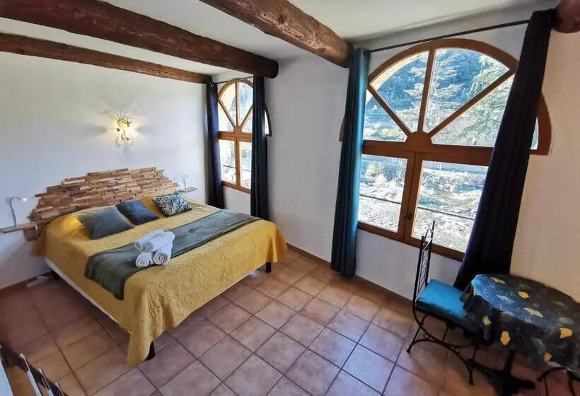 スタンダードルーム, Le Moulin Du Temps  Chambres Et Lounge Bar Au Bord De La Rivière
