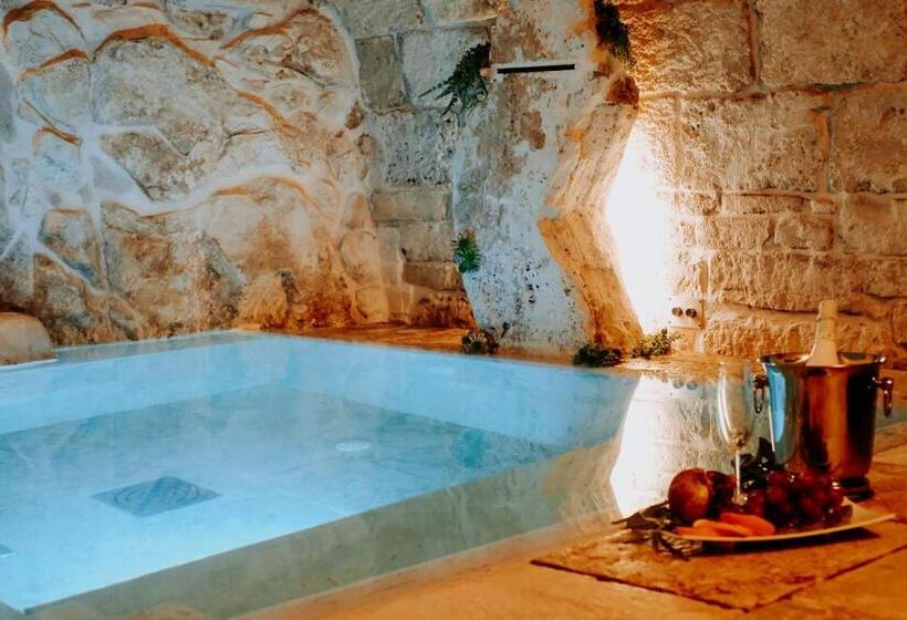 سوییت با استخر, Pietraluna Luxury B&b