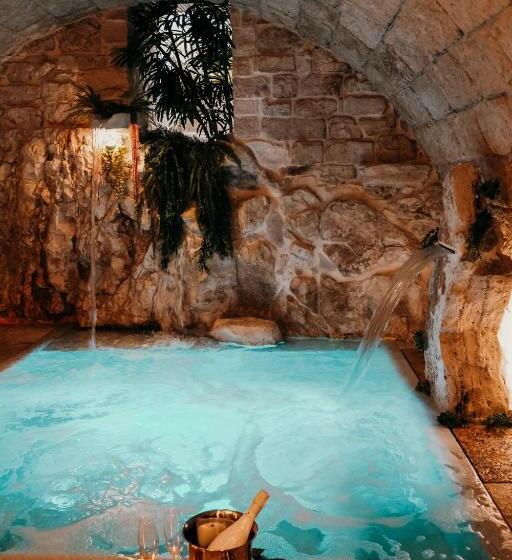 سوییت با استخر, Pietraluna Luxury B&b