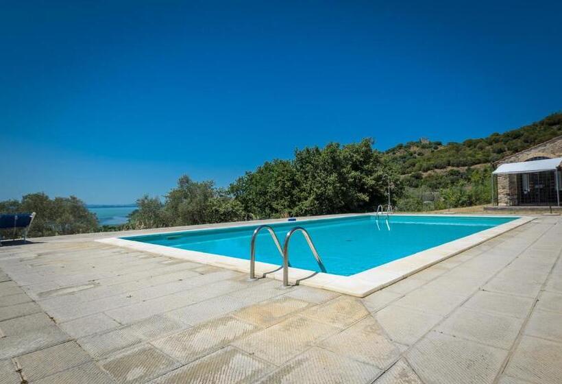 1 Bedroom Apartment Lake View, Poloturisticoumbria Rustico Con Piscina Vista Lago