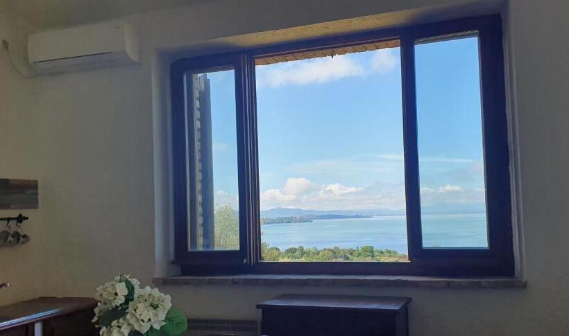 1 Bedroom Apartment Lake View, Poloturisticoumbria Rustico Con Piscina Vista Lago
