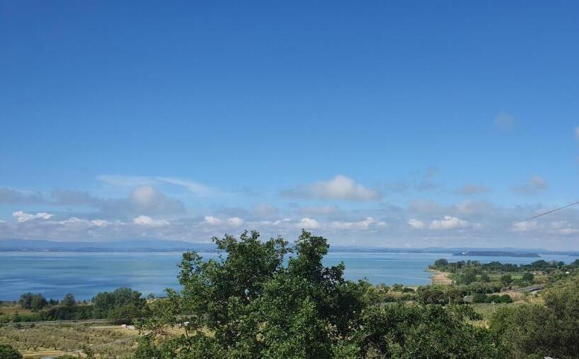 1 Bedroom Apartment Lake View, Poloturisticoumbria Rustico Con Piscina Vista Lago