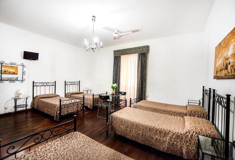 اتاق استاندارد چهارنفره با سرویس بهداشتی مشترک, Funny Palace Hostel