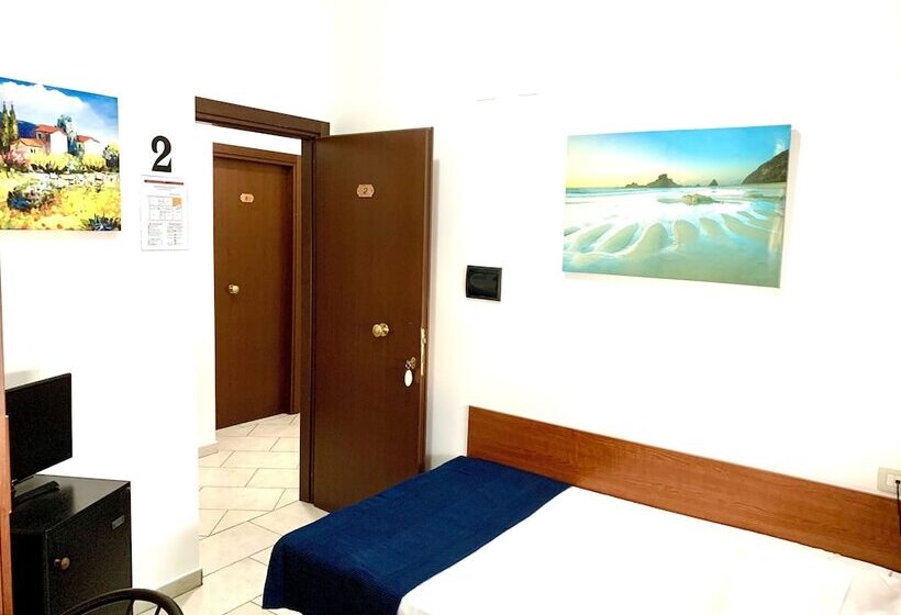 标准三人间, Alessander