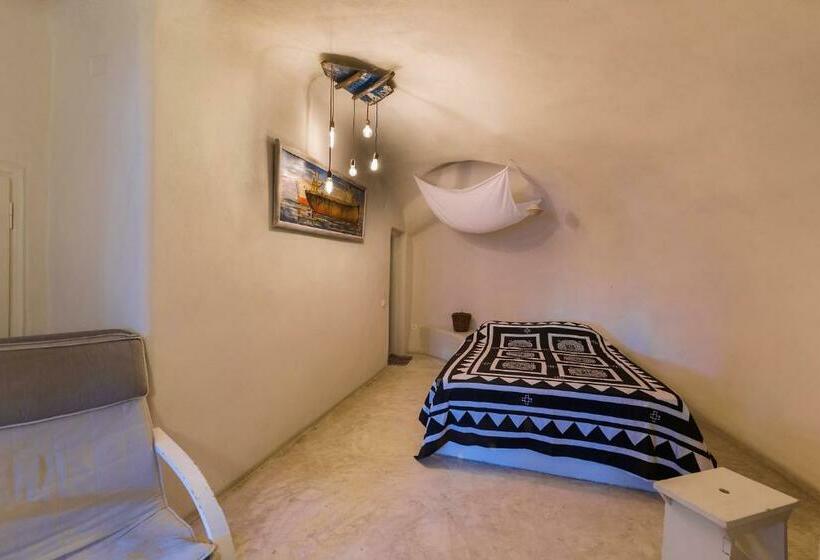 غرفة ديلوكس, Caveland