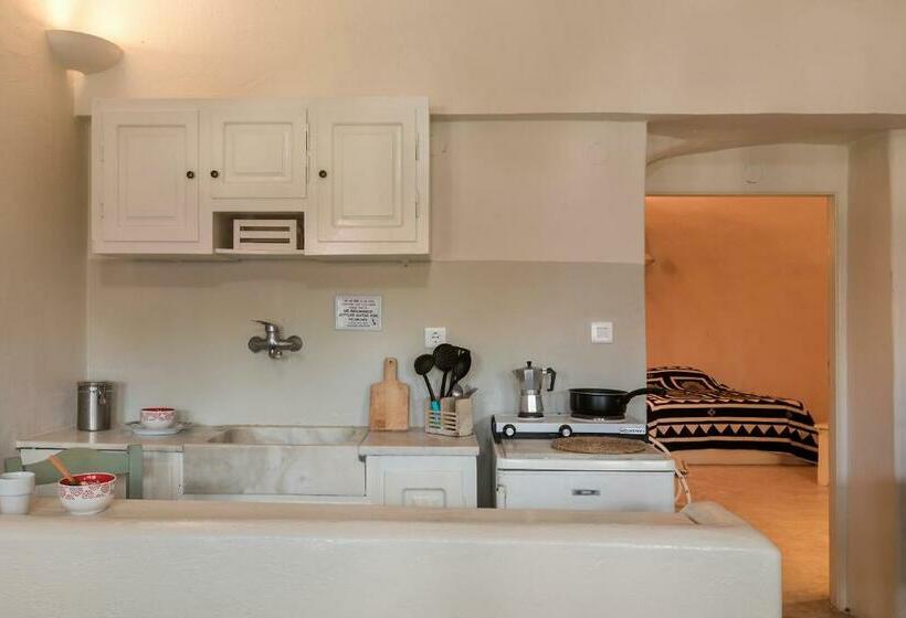 غرفة ديلوكس, Caveland