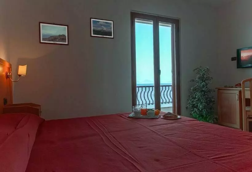 اتاق استاندارد با چشم‌انداز کوهستان, Corallo Calavà