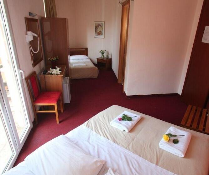 غرفة قياسية ثلاثية, Emporikon