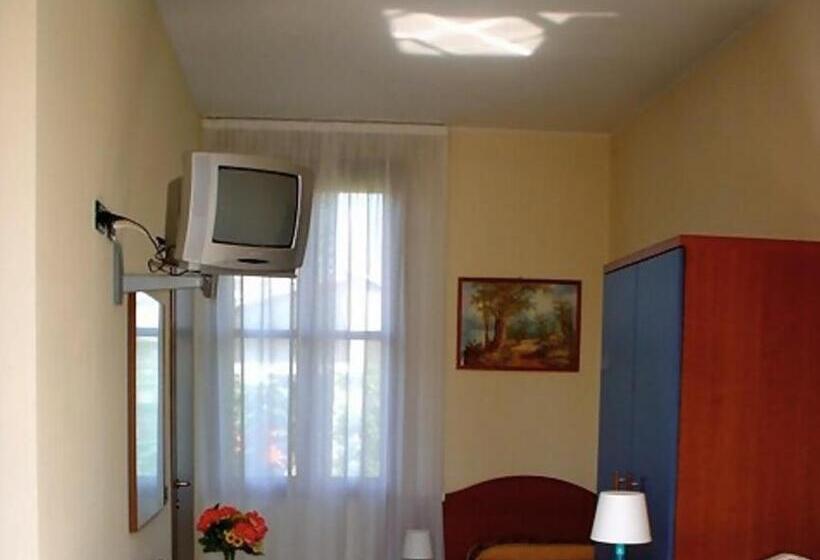 标准三人间, Greco