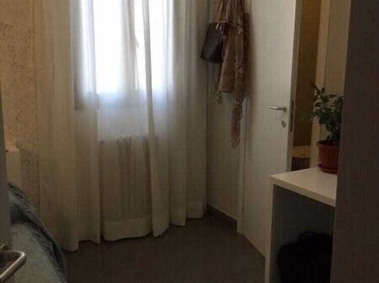 اتاق استاندارد یک نفره, Marte