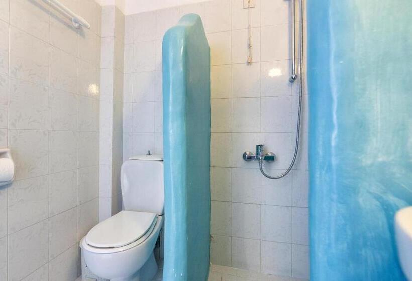 标准工作室, Stratos Apartments & Studios