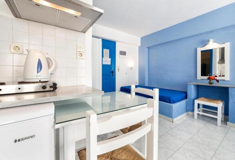 标准工作室, Stratos Apartments & Studios