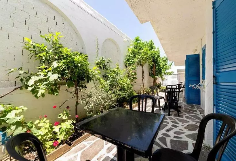 اتاق اکونومی, Stratos Apartments & Studios