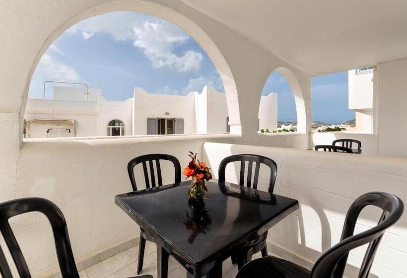 四人标准间, Stratos Apartments & Studios