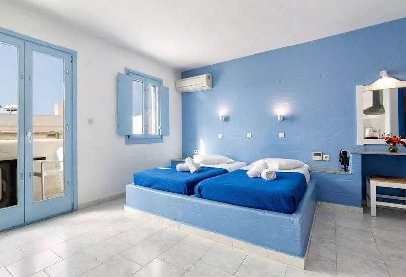 استودیوی استاندارد, Stratos Apartments & Studios
