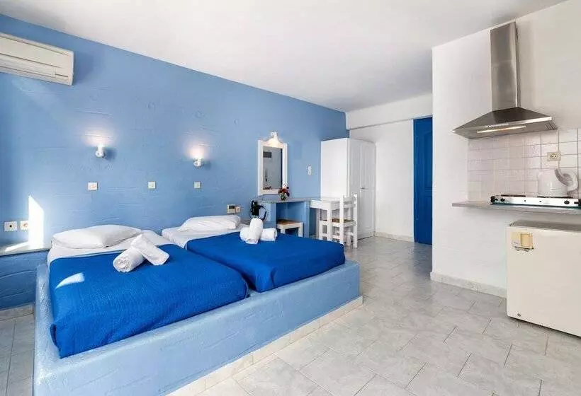استودیوی استاندارد, Stratos Apartments & Studios