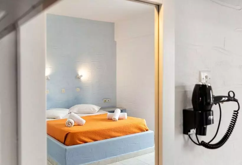 استودیوی استاندارد, Stratos Apartments & Studios