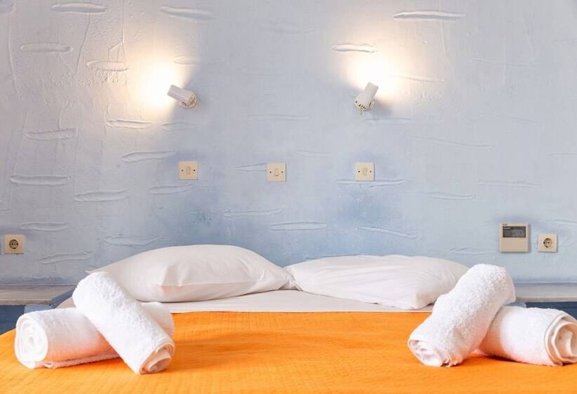 标准工作室, Stratos Apartments & Studios