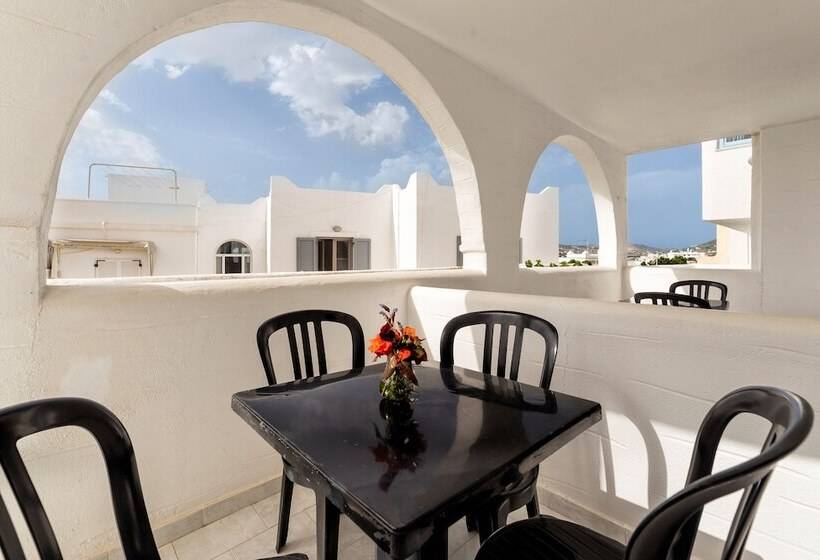 四人标准间, Stratos Apartments & Studios