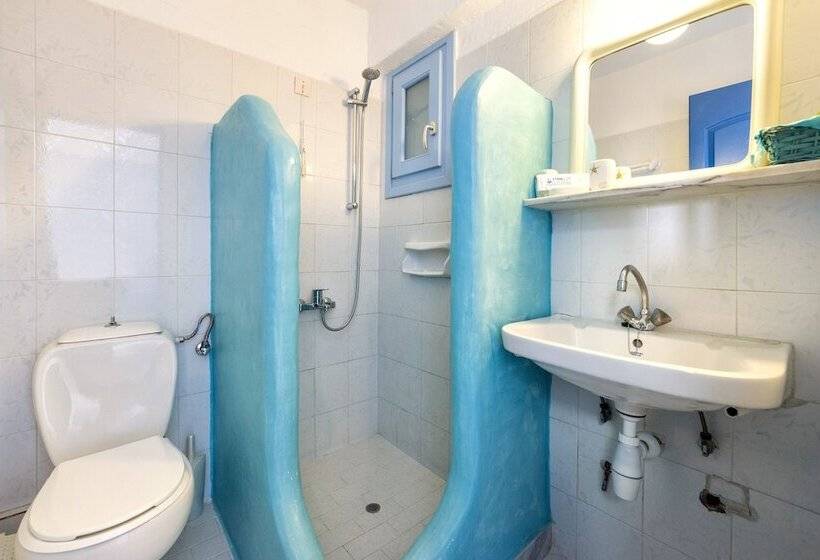 标准工作室, Stratos Apartments & Studios