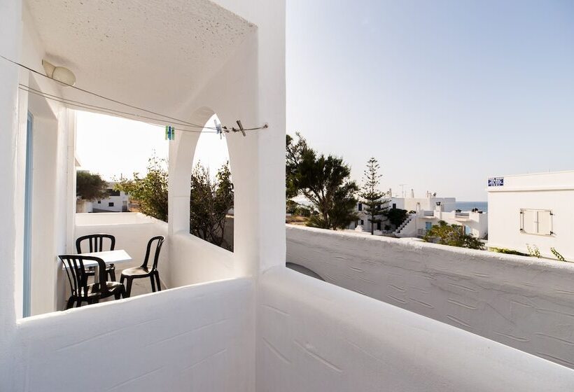 标准工作室, Stratos Apartments & Studios