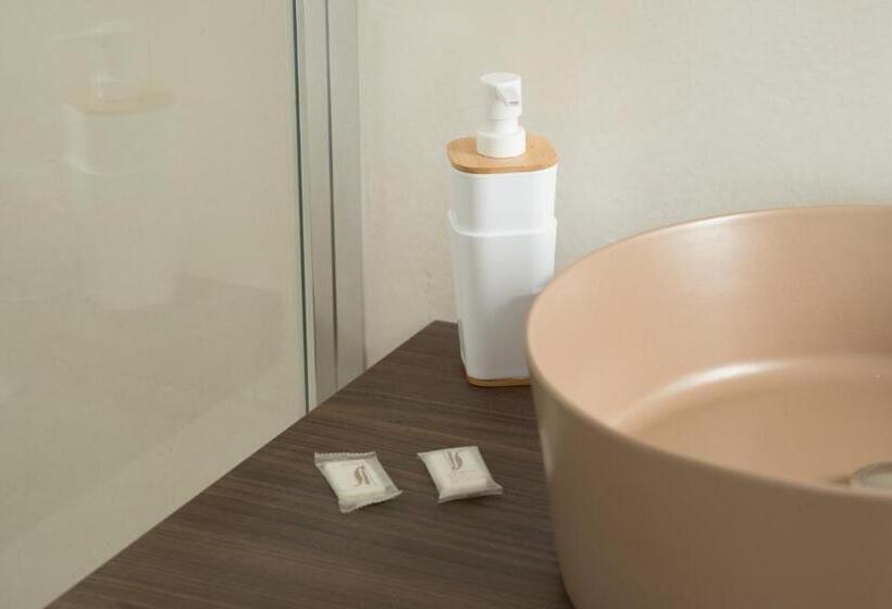 غرفة قياسية سرير كينج, Marezè