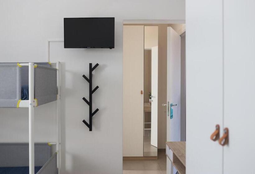 غرفة قياسية رباعية, Marezè