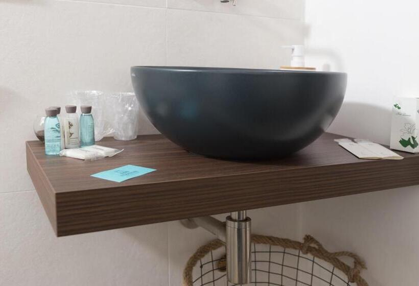 غرفة قياسية رباعية, Marezè