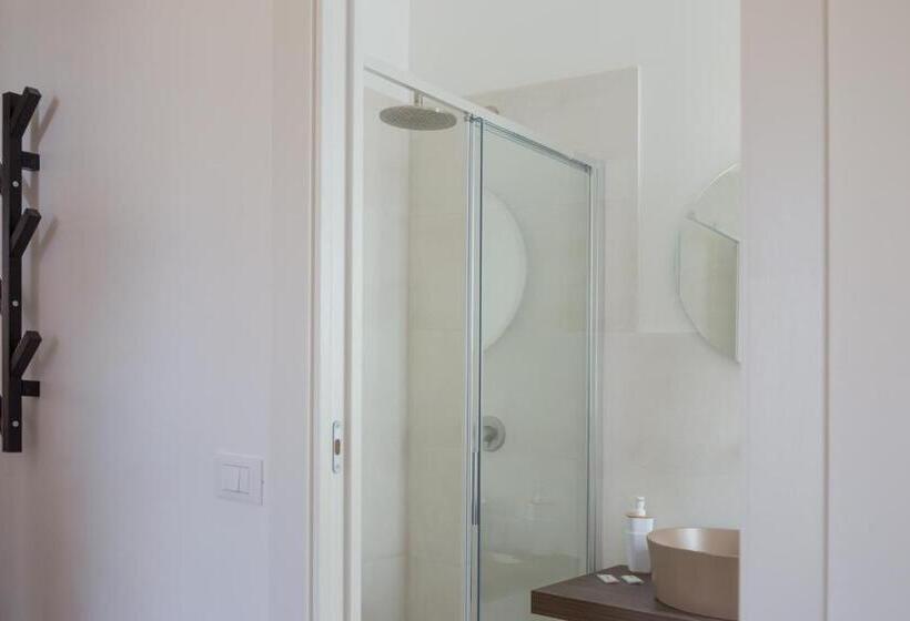 غرفة قياسية سرير كينج, Marezè