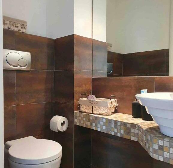 اتاق استاندارد با بالکن, Room Gatsby Your Space With Garden In The City Center