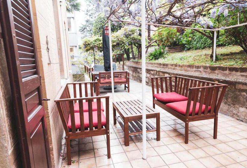 Номер Стандарт с Балконом, Room Gatsby Your Space With Garden In The City Center