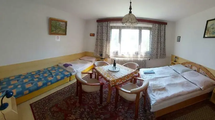 Classic Neljän Hengen Huone, Pension Maan