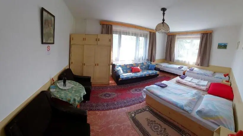 Classic Neljän Hengen Huone, Pension Maan